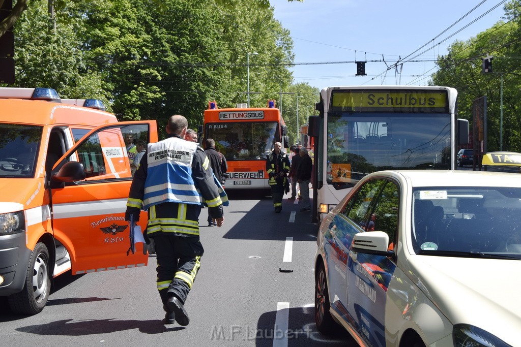 VU Schulbus Taxi Severinsbruecke Rich Innenstadt P20.JPG - Miklos Laubert